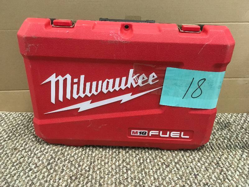lot 18 image: USED Milwaukee 12 Hammer DrillDriver. USED