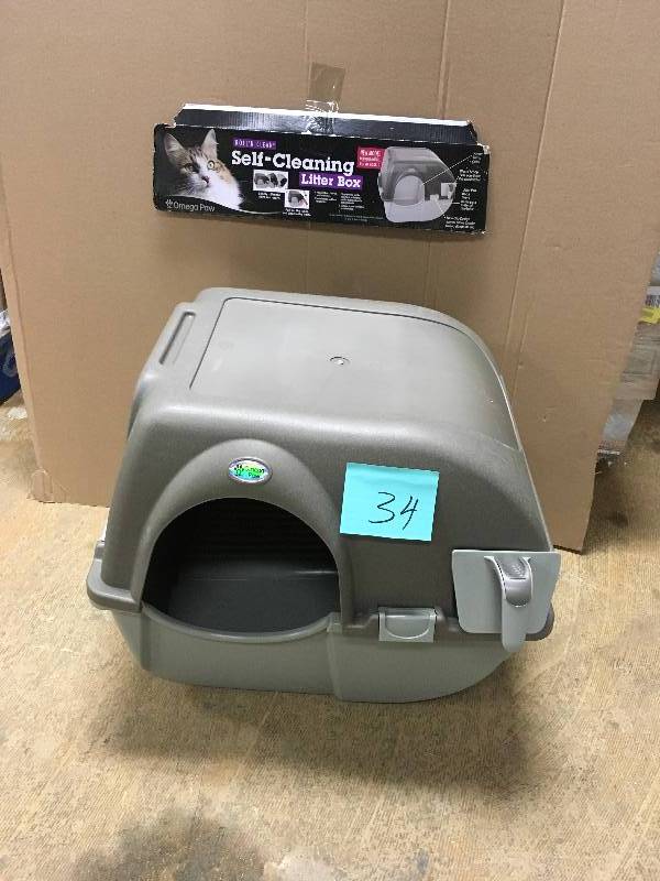 lot 34 image: Omega Paw Roll n Clean Litter Box, Large.