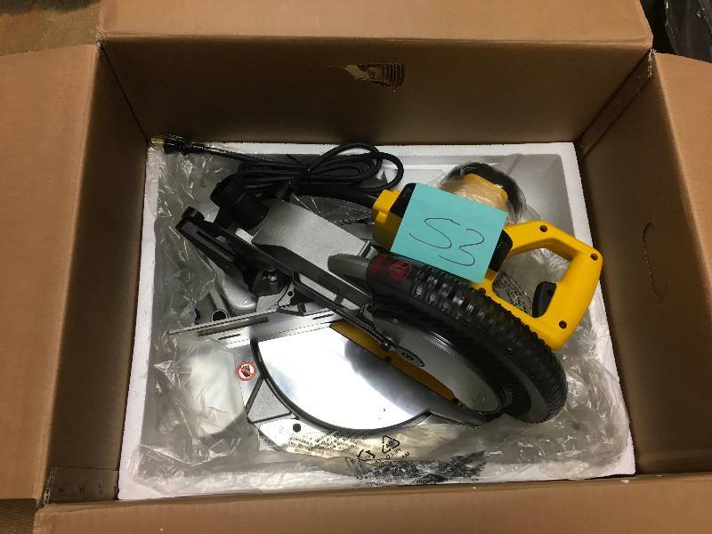 lot 53 image: DeWalt DW713 15 Amp 10-Inch Compound Miter Saw, Open Box