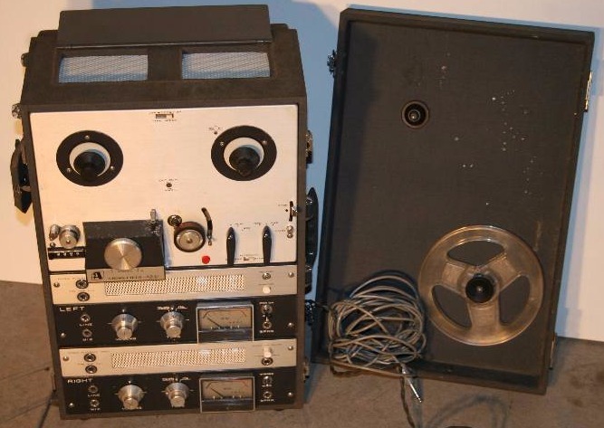 lot 6 image: Akai Reel to Reel Tape Recorder