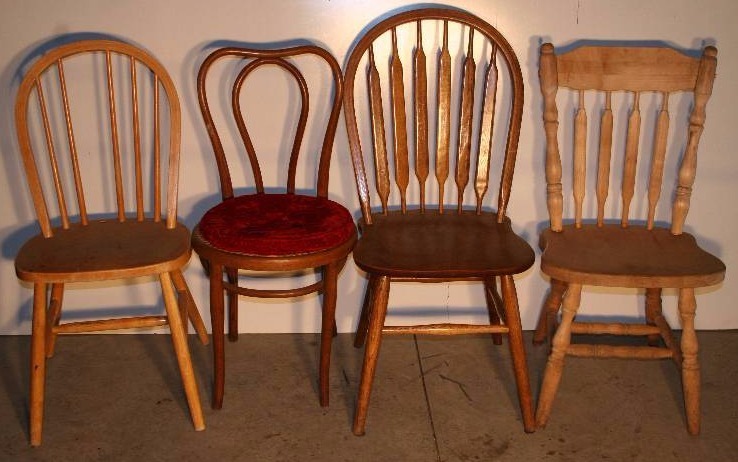 lot 8 image: Four Dining Room Chairs