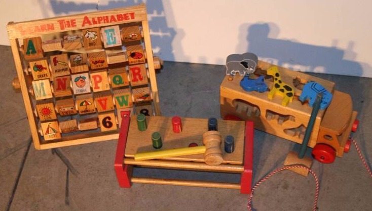 lot 10 image: Vintage Wooden Toys