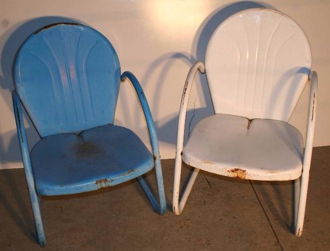 lot 14 image: Metal Outdoor Chairs