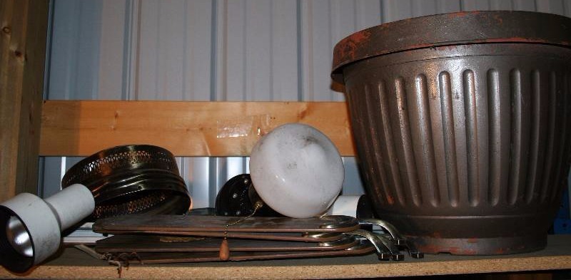 lot 24 image: Planter and Ceiling Fan
