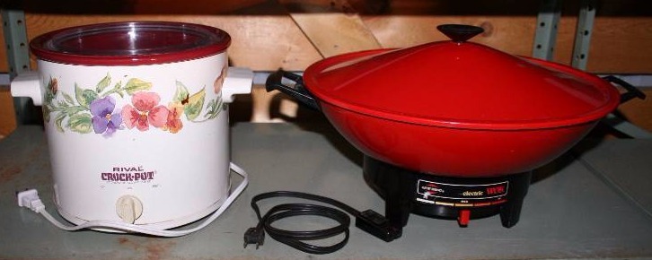 lot 26 image: Slow Cooker and Electric Wok