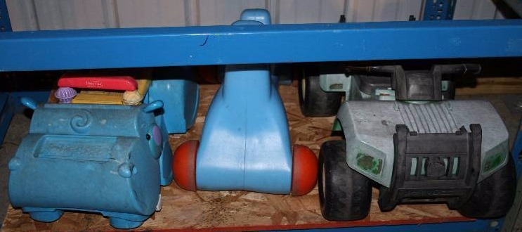 lot 27 image: Kids Riding Vehicles