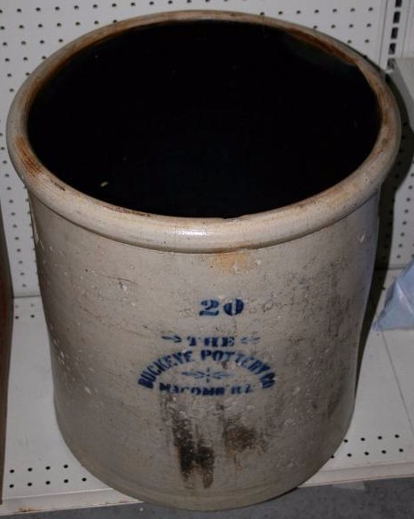 lot 38 image: Large Crock