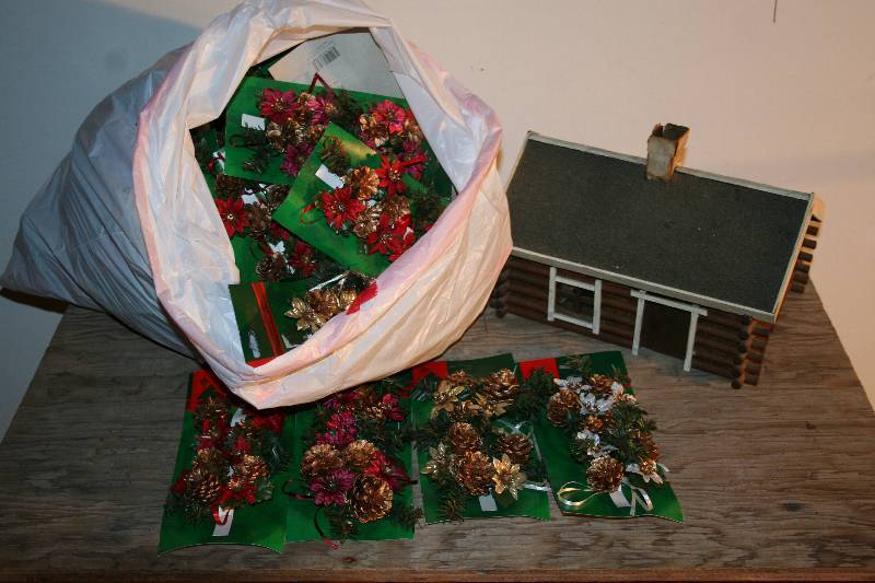 lot 40 image: Decorative Log Cabin Model and Christmas Dcor