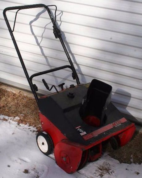 lot 54 image: Snow Blower