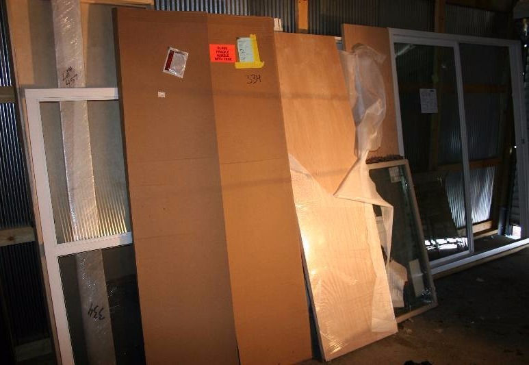 lot 56 image: Large Lot of Assorted Doors and Windows