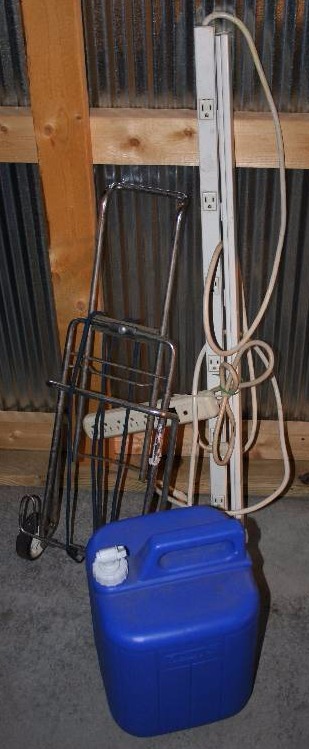 lot 59 image: Misc Garage Items