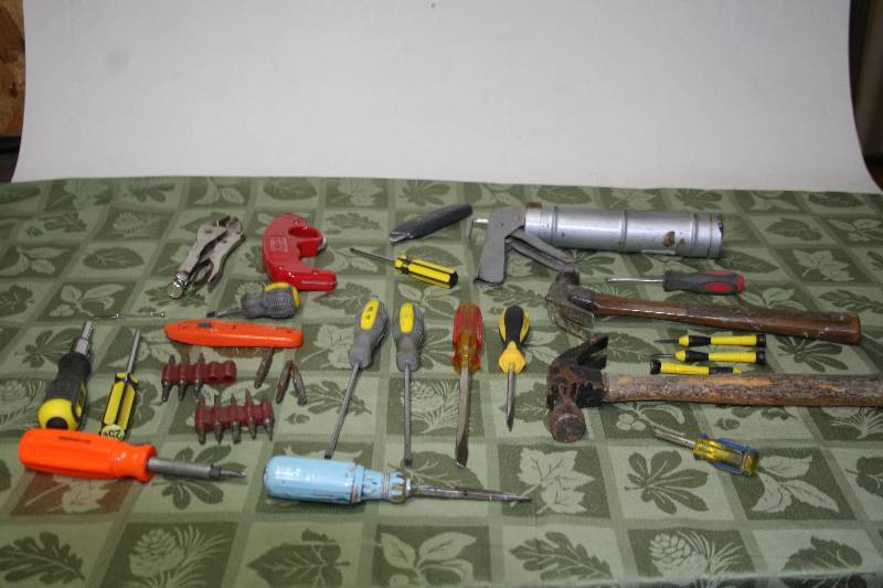 lot 102 image: Assorted Hand Tools