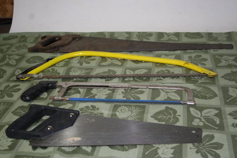 lot 106 image: Saws