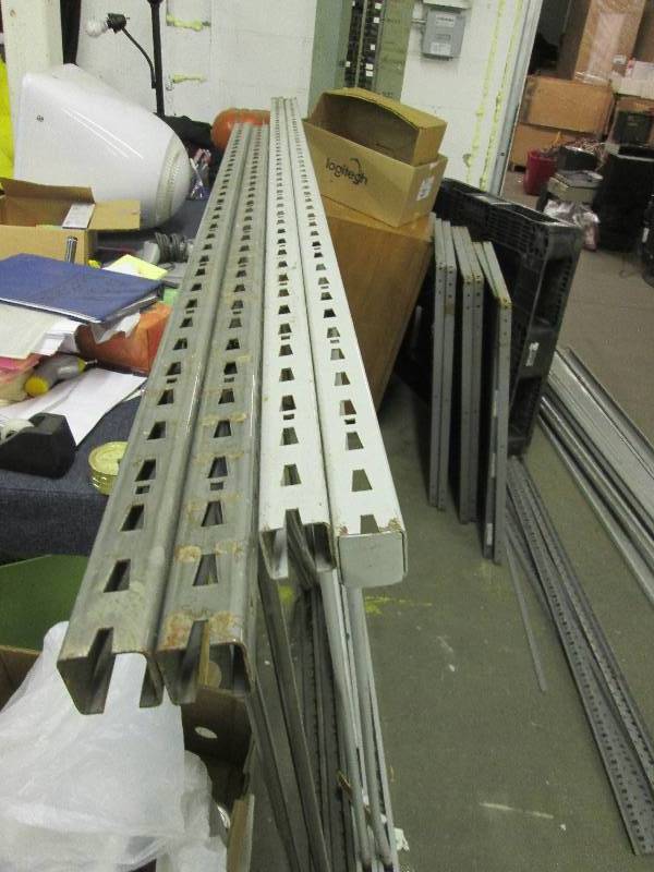 pallet racking with supports ...