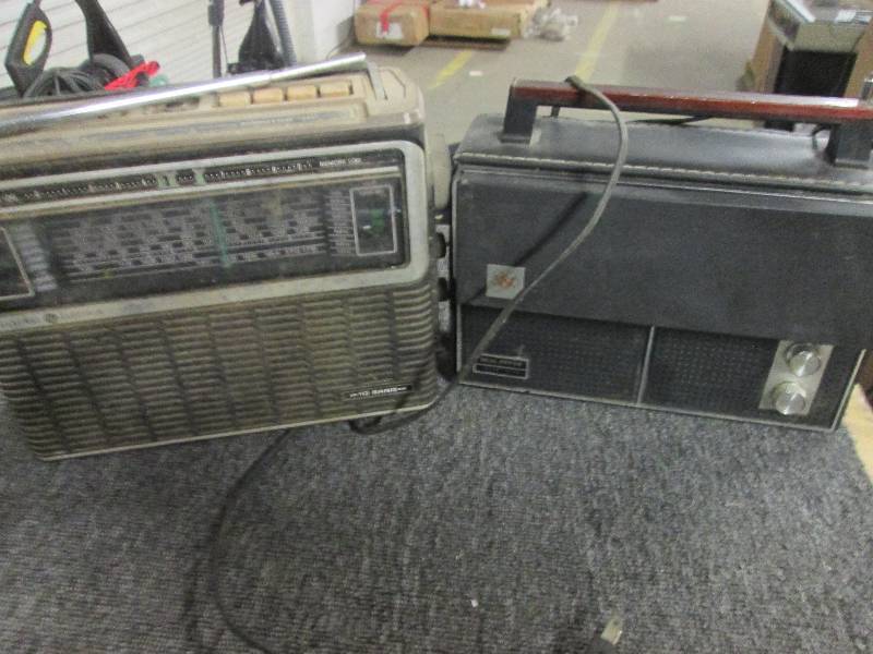 2 vintage radiios ...