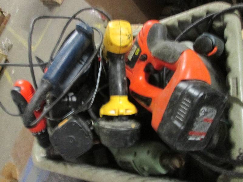 cordless and corded power tools unt...