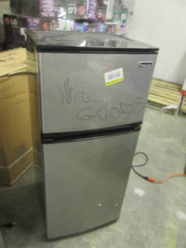 magic chef 4.3 cuft refrigerator te...
