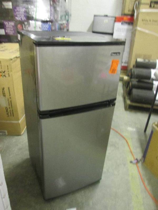 magic chef 4.3 cuft refrigerator te...