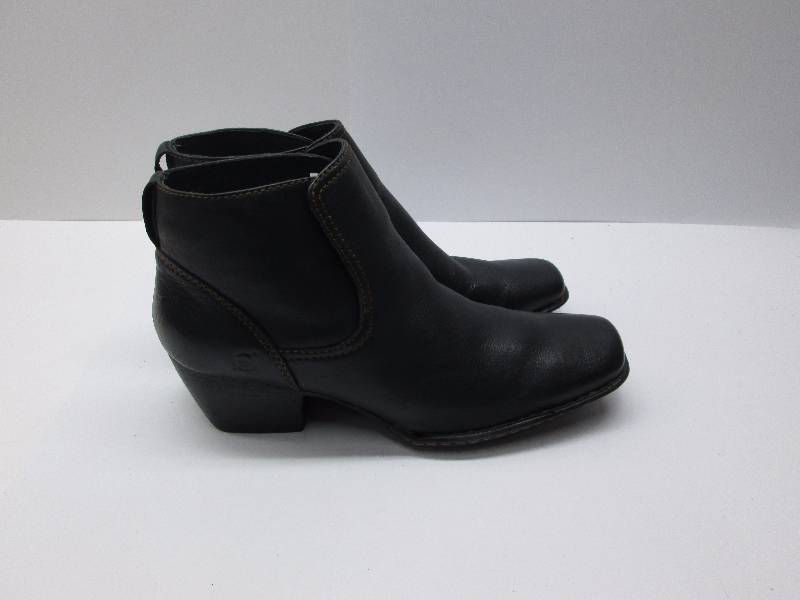 Womans Born Black leather Boots size 9.5