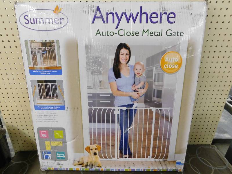 lot 160 image: Anywhere Auto Close Metal Gate- WHITE, MSRP $64.99
