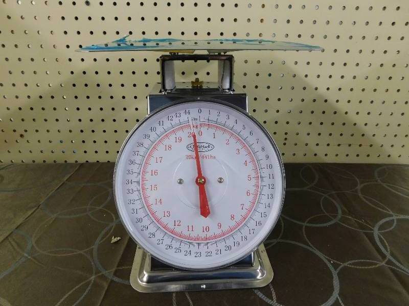 lot 163 image: Chefs Mark Heavy Duty Dial Scale, MSRP $20.99