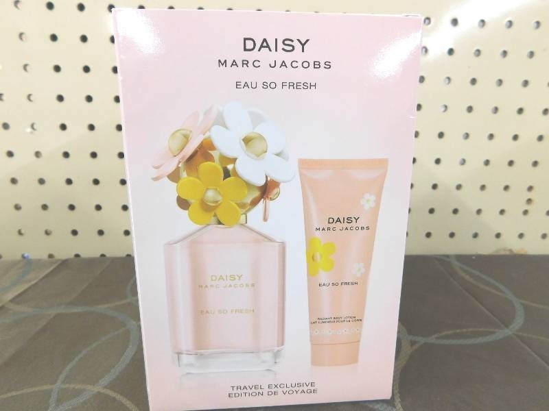 lot 168 image: Daisy Eau So Fresh By Marc Jacobs, MSRP $88.00