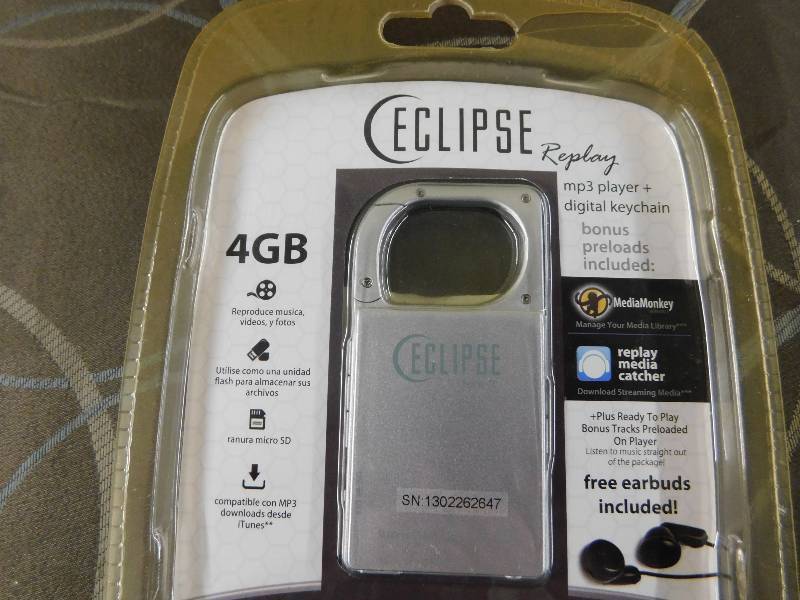 lot 171 image: Eclipse Replay 4GB Video MP3 Digital Key Chain, MSRP $5.49
