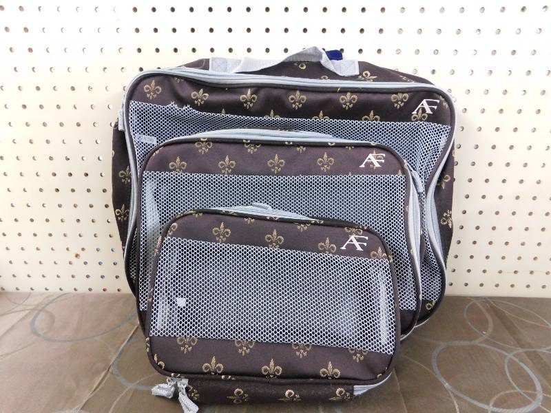 lot 187 image: American Flyer Fleur De Lis Package Cube Set, MSRP $12.09