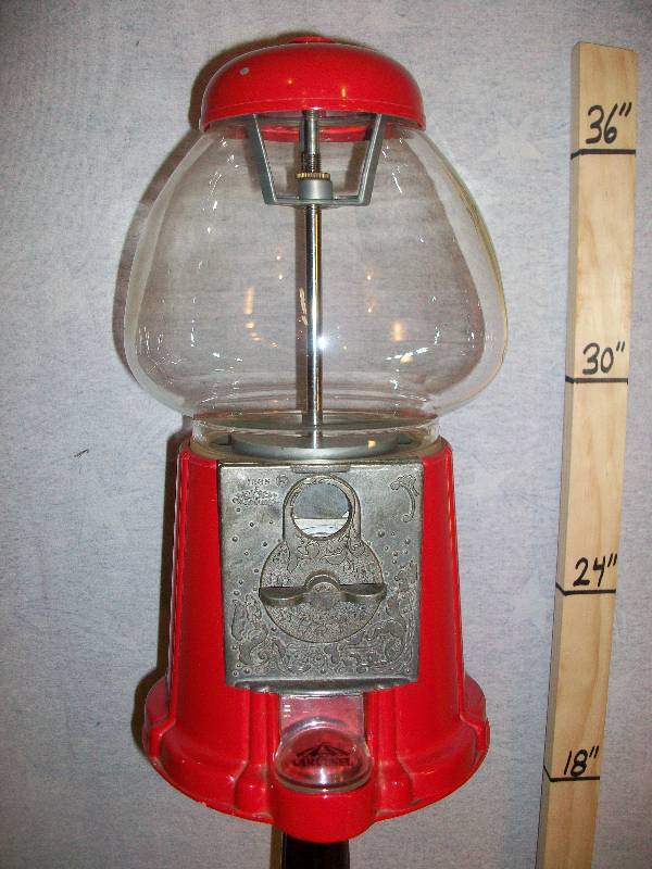 lot 12 image: Carousel Gumball Machine