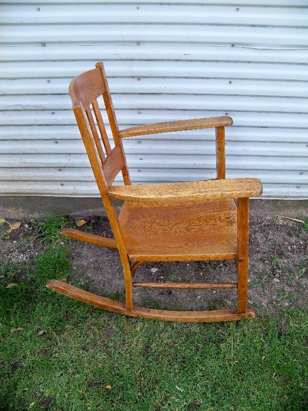 lot 23 image: Rocking Chair