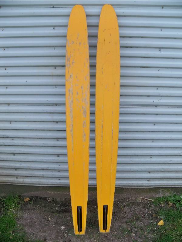 lot 25 image: Water Skis