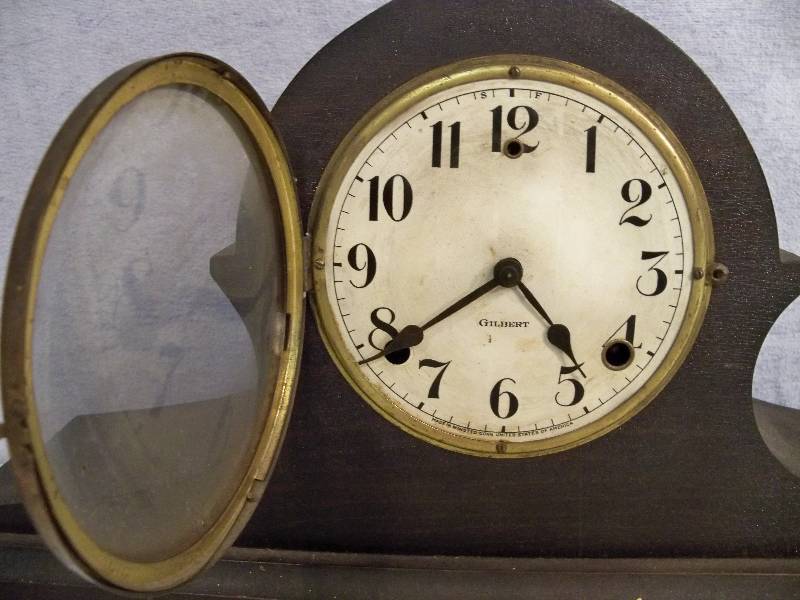 lot 30 image: Mantle Clock