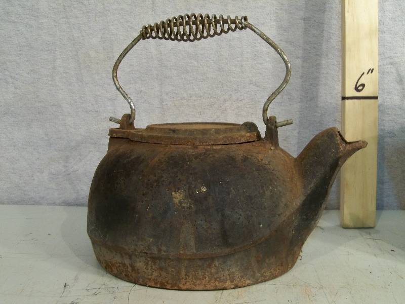 lot 38 image: Cast Iron Tea Pot