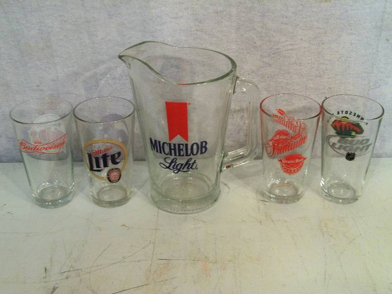 lot 47 image: Large Lot Beer Glasses