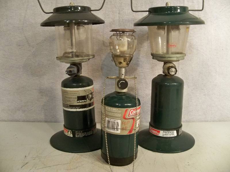 lot 33 image: Coleman Lanterns