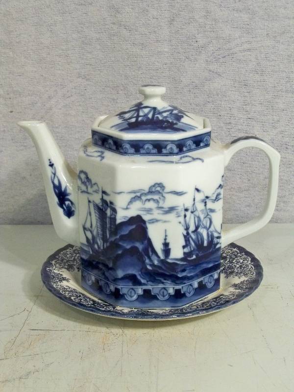 lot 57 image: Tea Set
