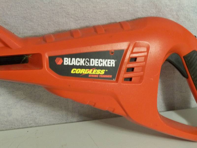 lot 91 image: Black&Decker Weed Whip