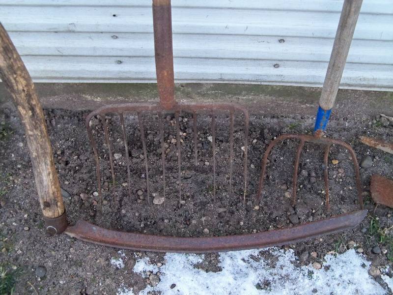lot 98 image: Scythe & Hand Tools