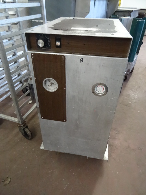lot 15 image: Heated Food Holding Cabinet On Wheels
