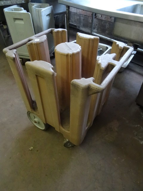 lot 40 image: 9 Plate Cart