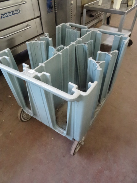lot 41 image: Cambro Adjustable Size Plate Cart