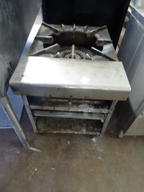 lot 44 image: Single Burner Wok Pan Stove.