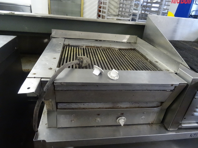 lot 57 image: Wear Ever #56143 Electric Broiler
