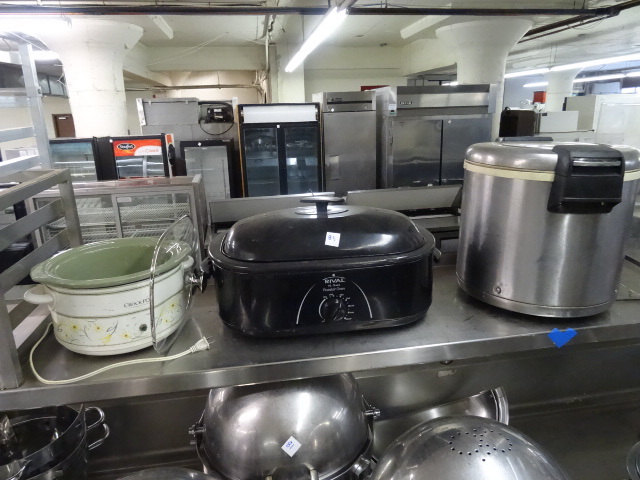 lot 83 image: Crock Pot No Lid, Rival 16 Qt. Roaster Oven