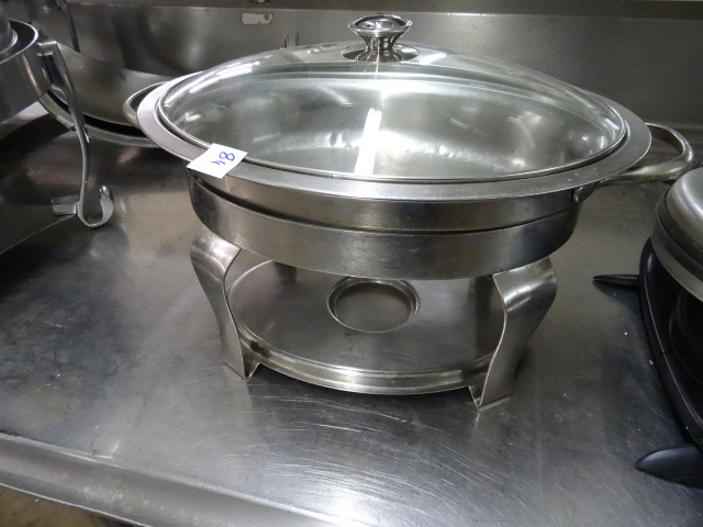 lot 84 image: Oval Chaffing Pan With Glass Lid