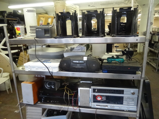 lot 100 image: Large Variety Of Misc Electronics
