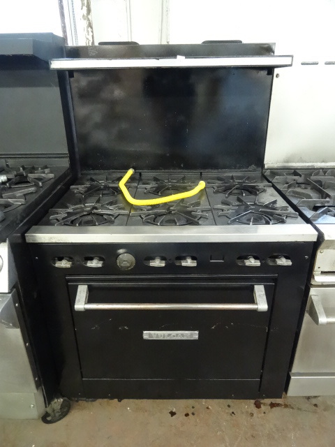 lot 104 image: Vulcan 6 Burner Natural Gas Stove
