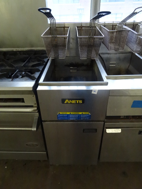 lot 106 image: Anets Deep Fryer