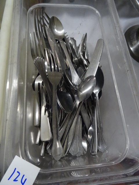 lot 124 image: Misc Silverware