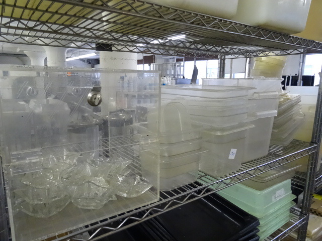 lot 170 image: Plastic Prep Containers With Lids,